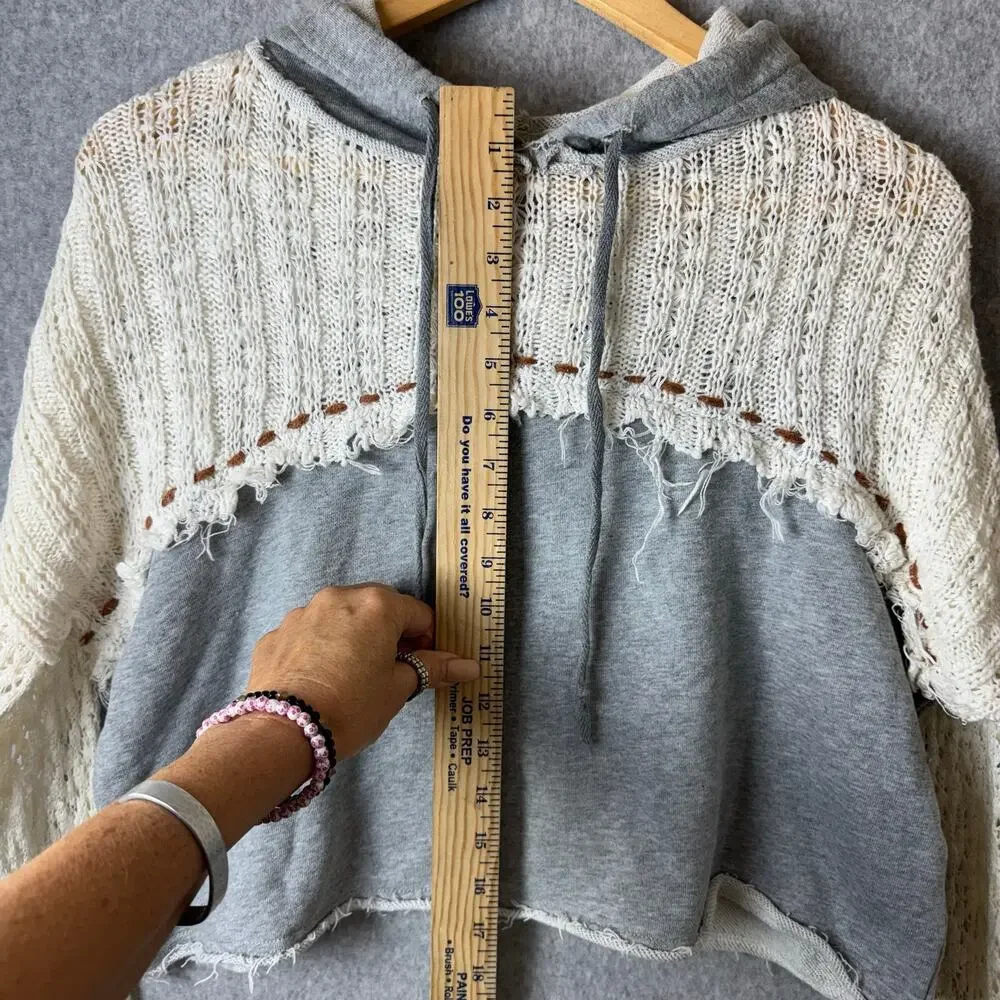 BKE Gimmicks Top Women's Boho Hooded Crochet Cropped Y2K Gray Western Lagenlook